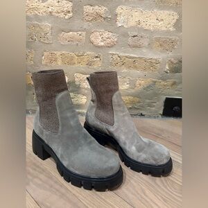 Stylish Tan Chelsea Boots for Women